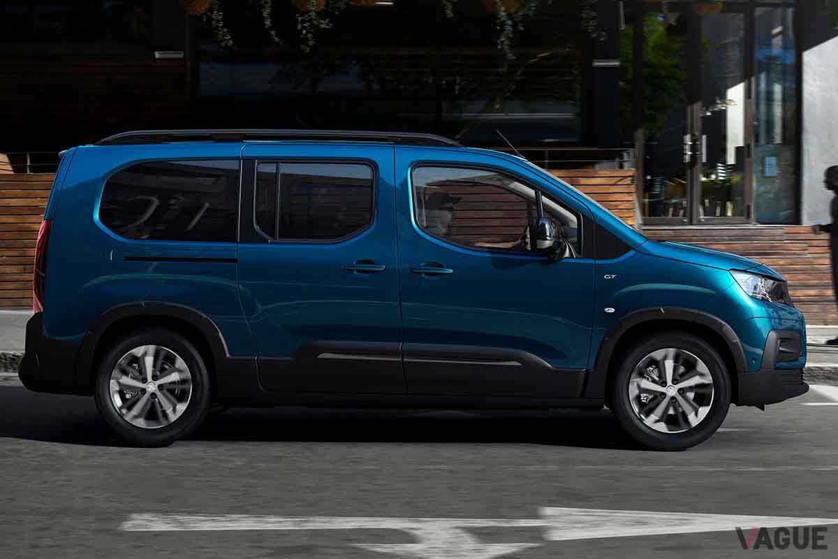 プジョーの3列7人乗りMPV「リフター・ロング」