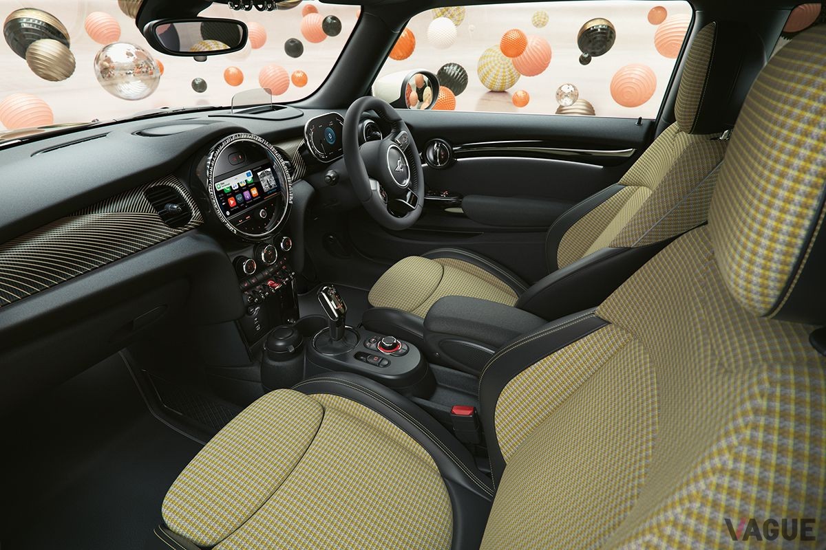 ミニの特別仕様車「レゾリュート・エディション」のインテリア