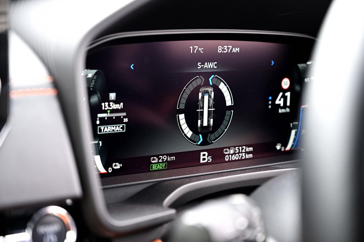 三菱「アウトランダーPHEV」