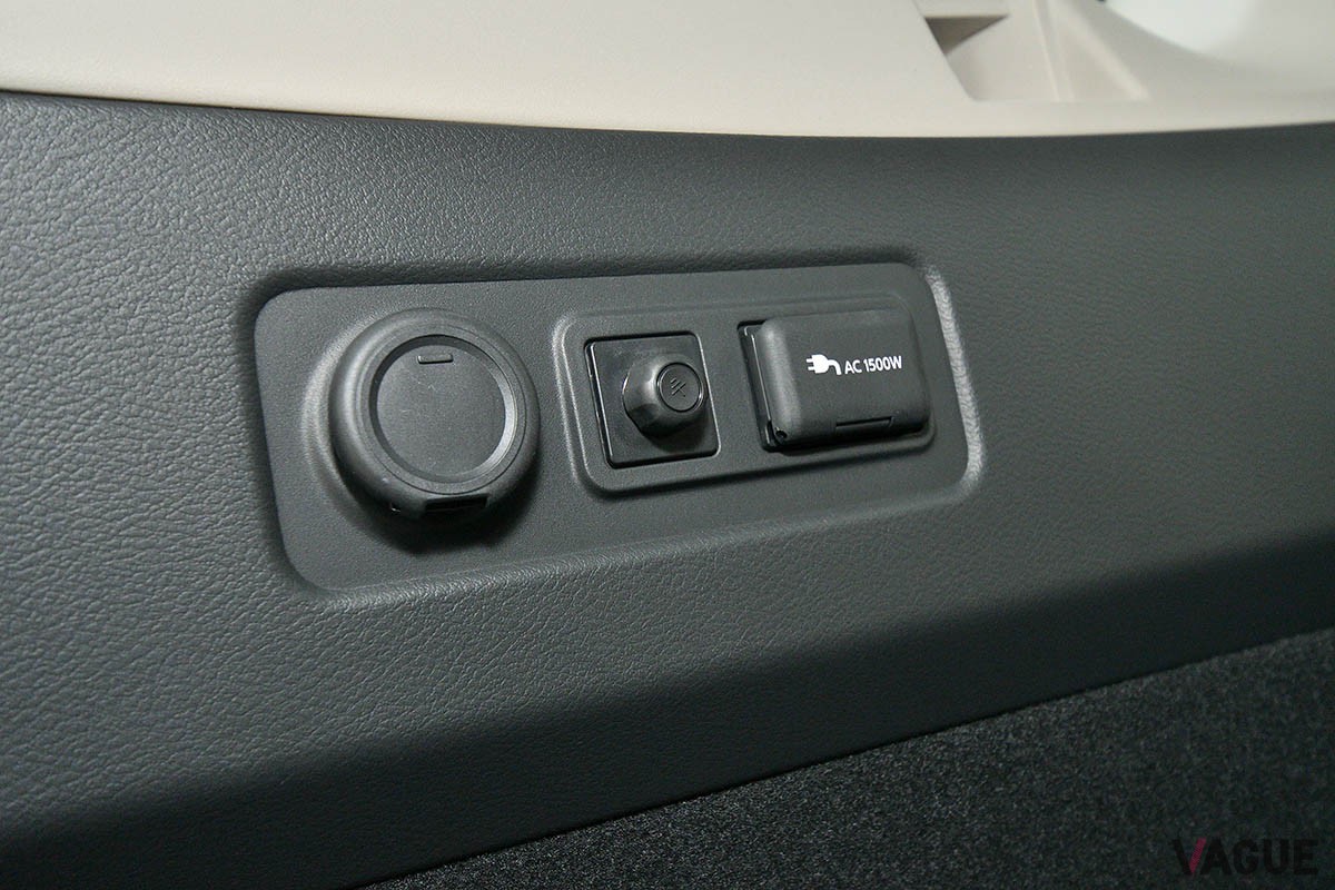 タフギア的要素も盛り込んでいるものの、e-POWERのなめらかな走りと上質なインテリアなどで大人のSUVという印象を強めた日産の新型「エクストレイル」
