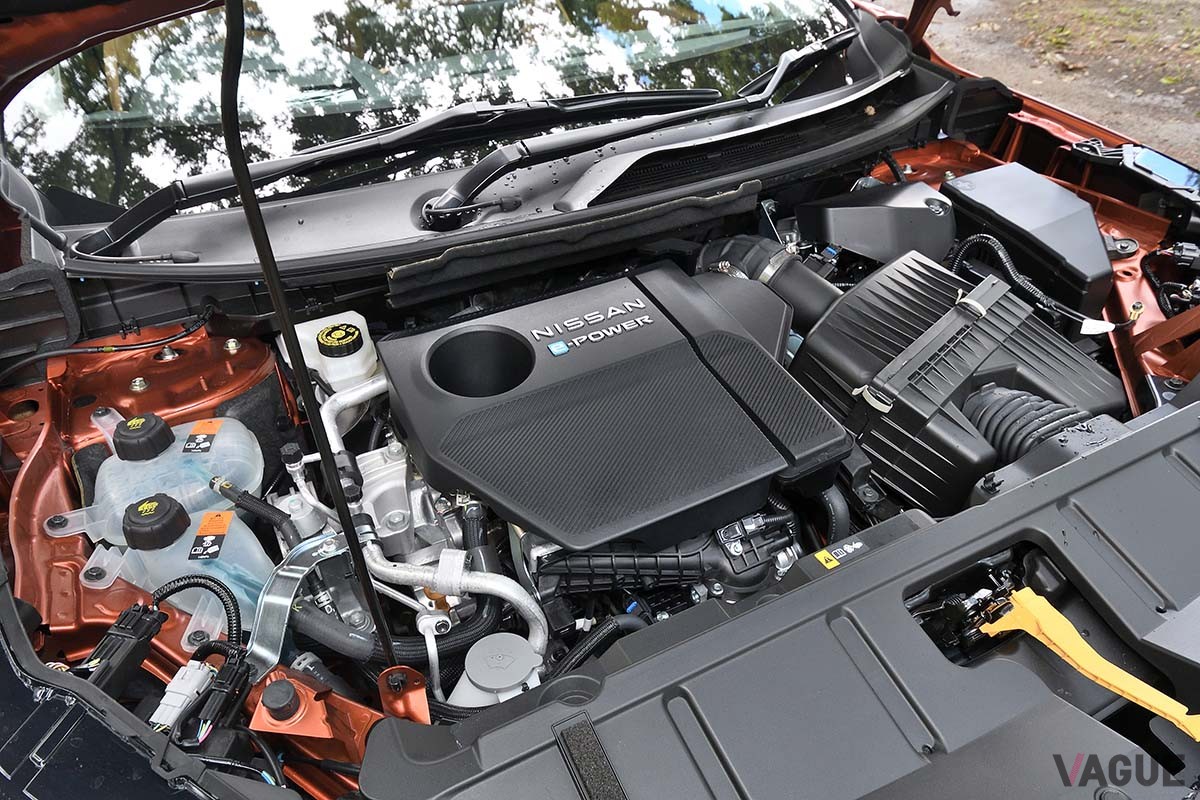 タフギア的要素も盛り込んでいるものの、e-POWERのなめらかな走りと上質なインテリアなどで大人のSUVという印象を強めた日産の新型「エクストレイル」