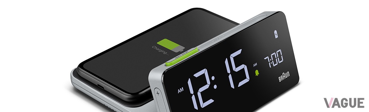 目覚まし時計とスマホ充電器の一台二役！ 「100年ブランド」ブラウンの