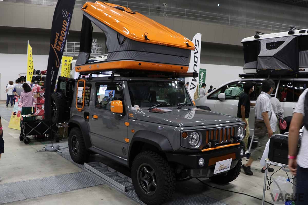 輸入ルーフテントの「ジェームズ・バロウド」は、クルマのルーフに取りつけるだけでキャンピングカーに仕上げることができる手軽さとデザイン性の高さが特徴。