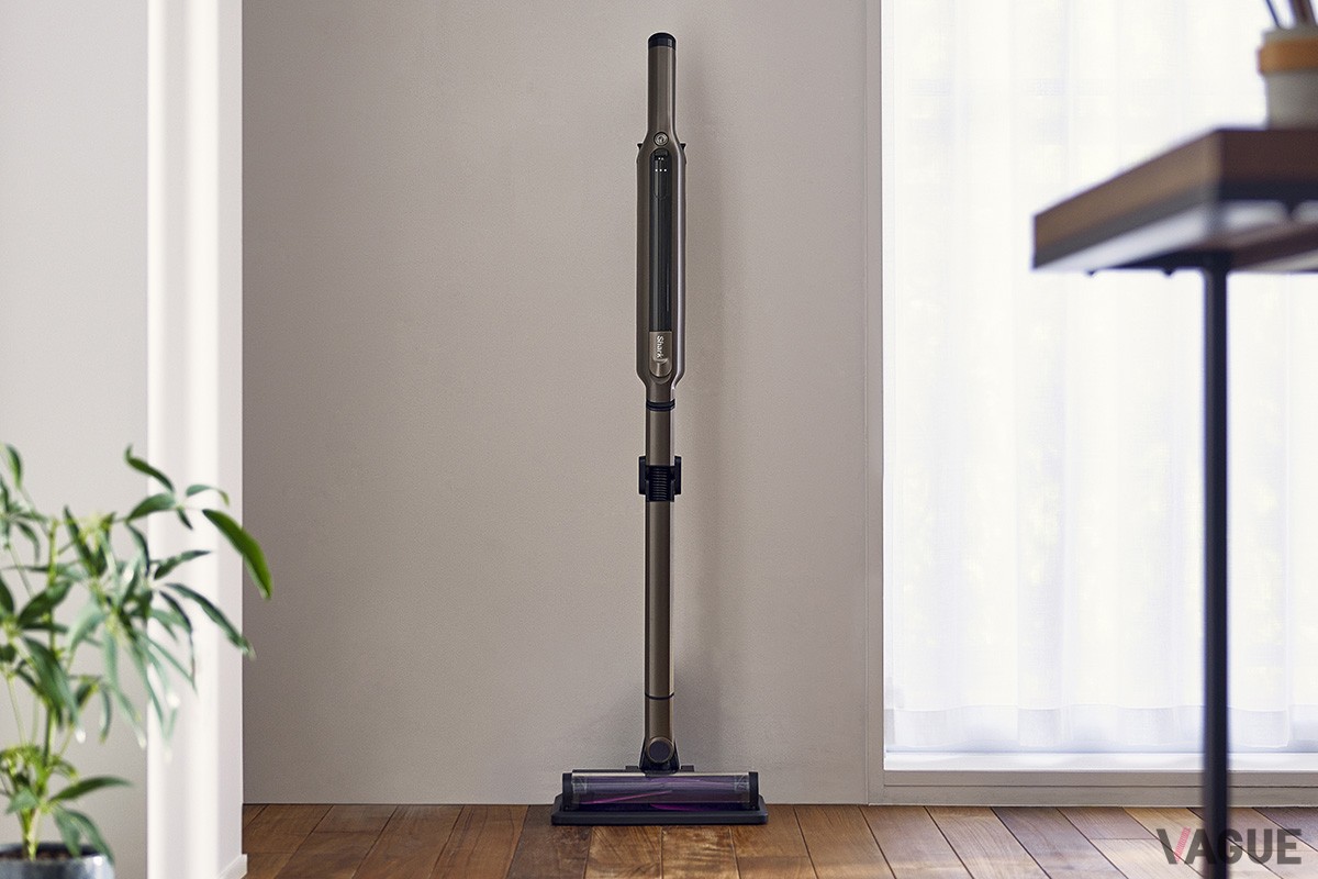 “自動ゴミ収集ドック”が掃除のたびにクリーナー本体のダストボックス内をクリーンアップ。ゴミ捨ての面倒を解消するとともに高い吸引力を持続させるシャーク「EVOPOWER SYSTEM iQ＋ CS851JMVAE」