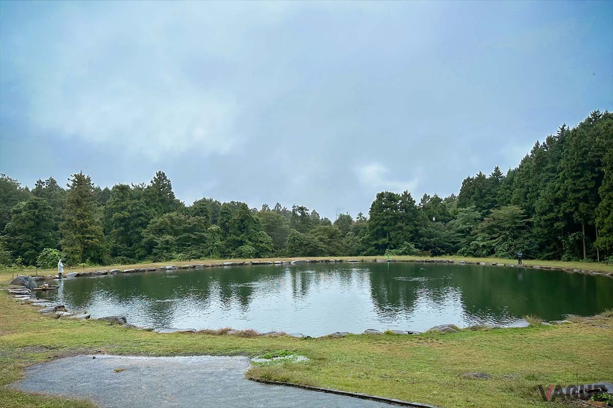 赤城山の麓にある群馬県の『アングラーズエリア・フック』。いわゆるポンド（溜池）型のエリアで、ルアーとフライに特化した人気のフィールドです。エリアにはこのほか、川の流れを利用した渓流型もあります