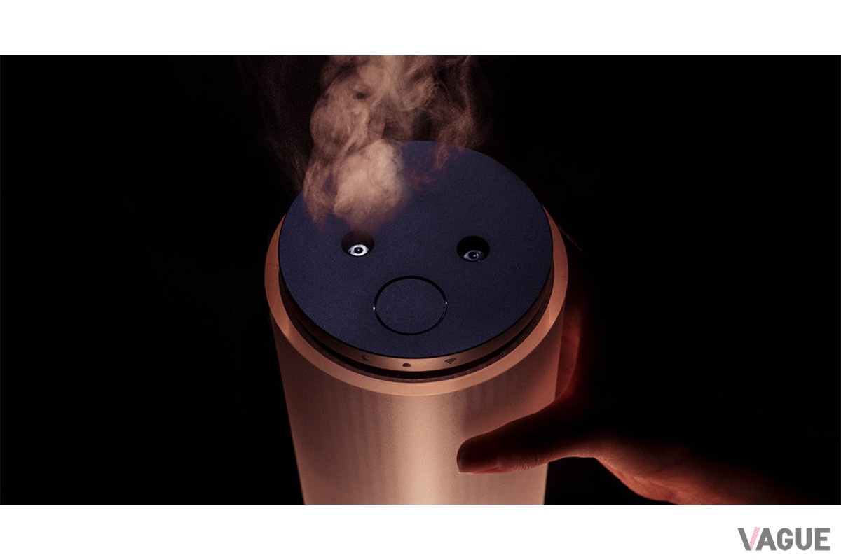入眠時には、設定時刻の20分前からBRAIN SLEEP CLOCKが稼働。専用アロマを噴霧します