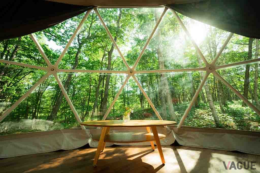 日本初導入の極寒冷地仕様ドームテントで、厳しい北海道の冬でも自然に溶け込んだような体験ができる「～相澤ワイナリープロデュース～グランピング＆キャンプフィールド 十勝ワッカの森キャンプ場」