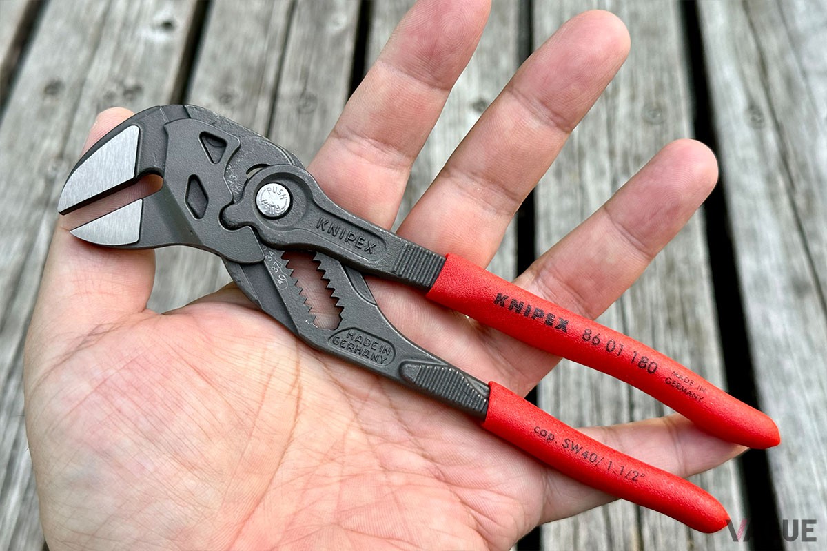 車載工具には180mmサイズがベストチョイス。ツーリング時のトラブルには「回す」だけでなく、「掴む・挟む」という機能が意外と役に立ちます