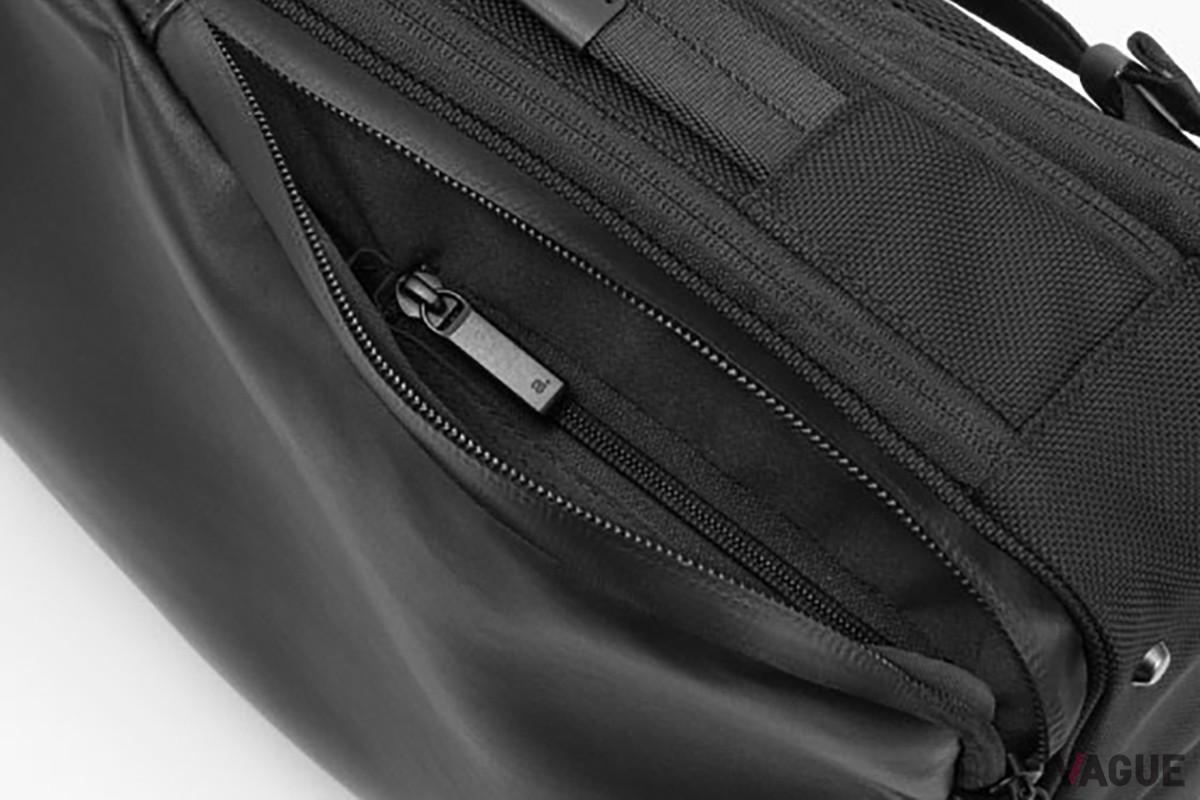 ファッション性を高めるべく、シリーズで初めて本体素材にはっ水加工済みのレザーを採用したace.のビジネスリュック「ガジェタブルDPL」