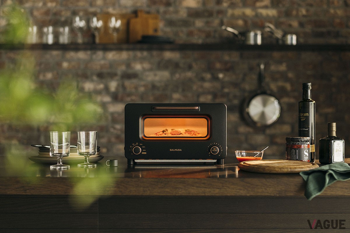 従来製品のブラックよりも深く光沢のある黒を採用し、より高級感のある雰囲気に