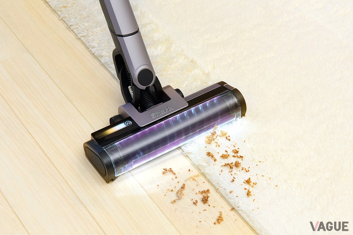 “自動ゴミ収集ドック”が掃除のたびにクリーナー本体のダストボックス内をクリーンアップ。ゴミ捨ての面倒を解消するとともに高い吸引力を持続させるシャーク「EVOPOWER SYSTEM iQ＋ CS851JMVAE」