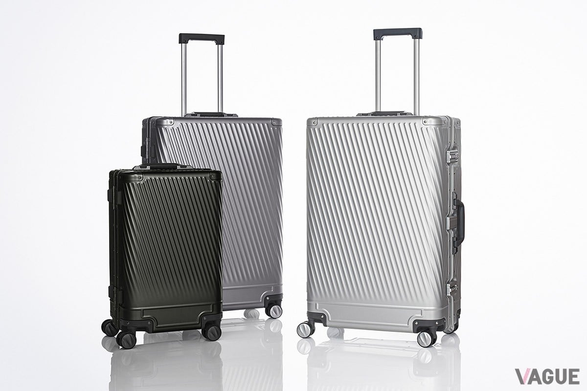 強靭で耐久性に優れたアルミニウムボディに、細菌の増殖を抑えて防臭効果を発揮する抗菌加工生地の内装を組み合わせたace.の新作ラゲージ「アルゴナム2-F」