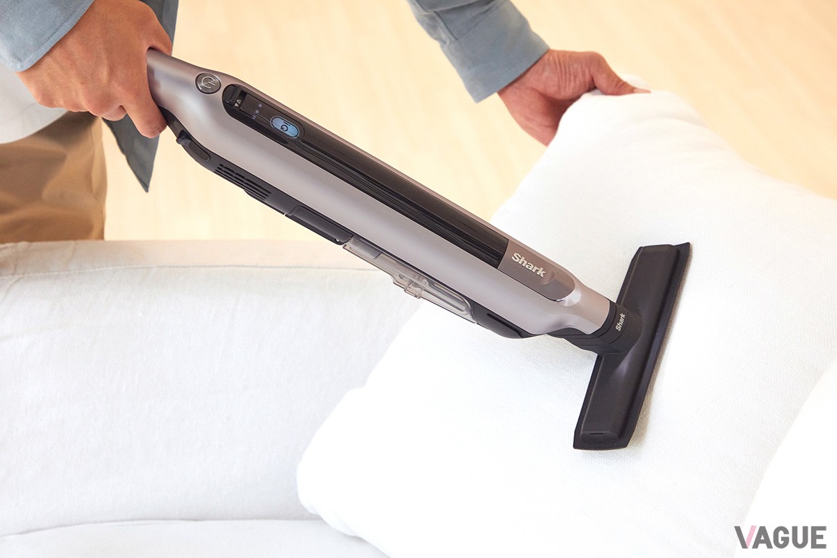 “自動ゴミ収集ドック”が掃除のたびにクリーナー本体のダストボックス内をクリーンアップ。ゴミ捨ての面倒を解消するとともに高い吸引力を持続させるシャーク「EVOPOWER SYSTEM iQ＋ CS851JMVAE」