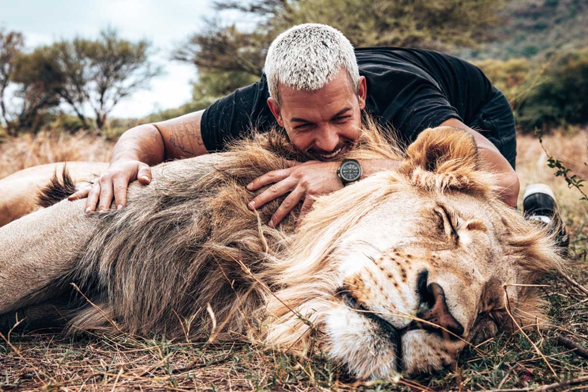 野生動物保護活動家として活動するディーン・シュナイダー氏