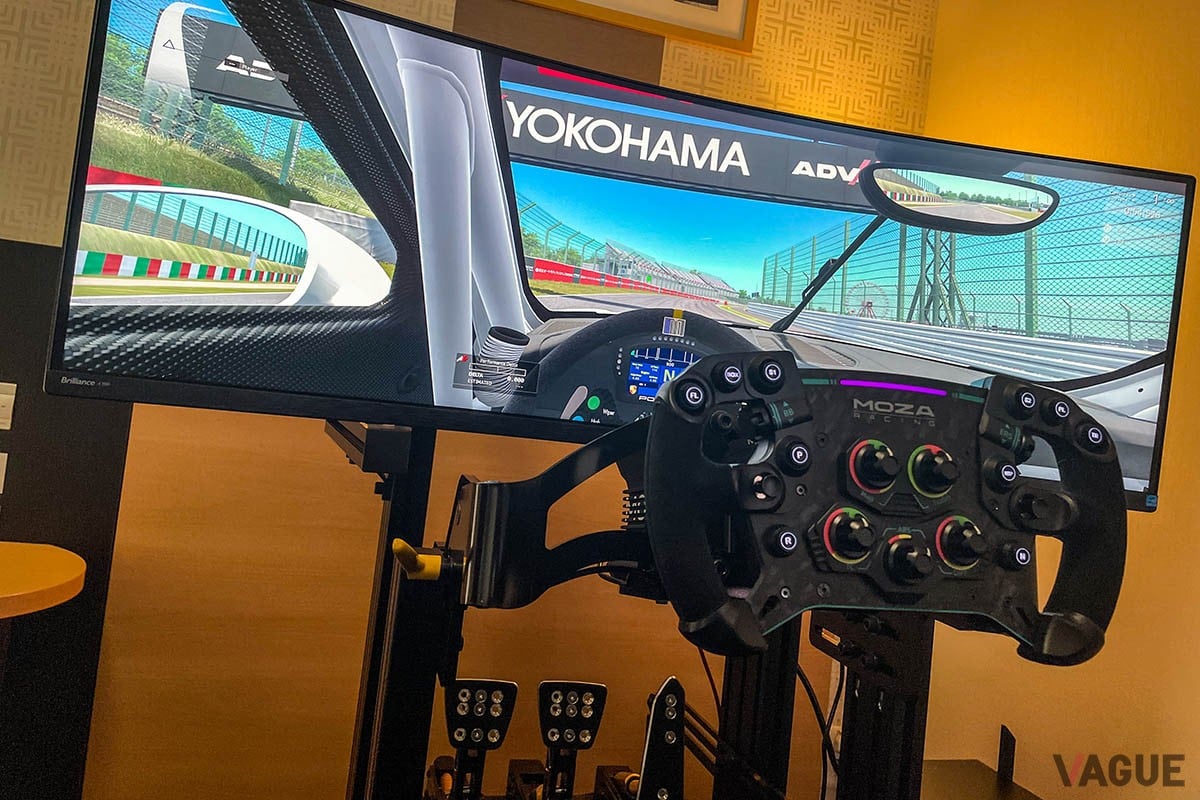 鈴鹿サーキット近くにある「コンフォートホテル鈴鹿」に、レースゲームに没頭できるレーシングシミュレータールームが新たに誕生