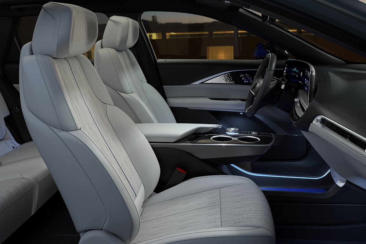 アメリカンラグジュアリーの雰囲気に満ちたキャデラック「リリック」のインテリア