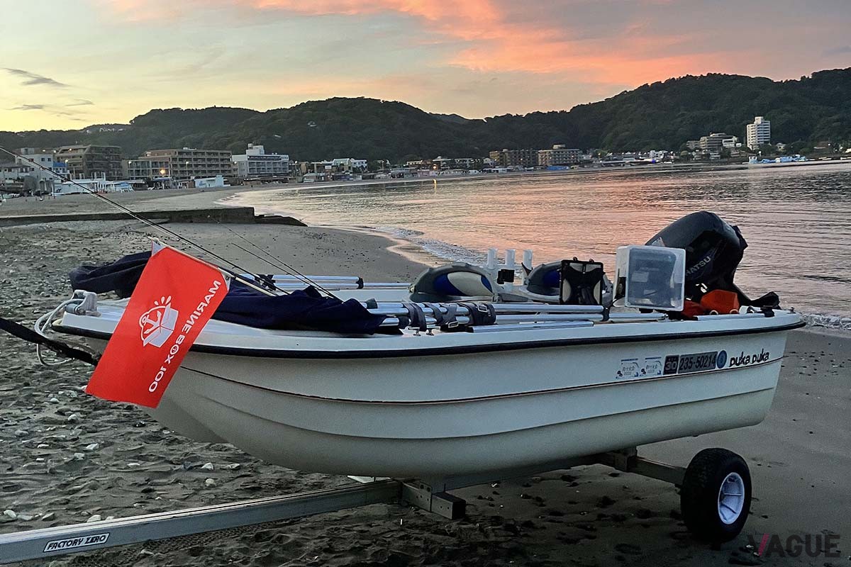 ビーチから艇庫までは徒歩数十秒ですが、ちょっとした坂になっており行きはよいよい、帰りがツライ…。僕はいつも艇庫に上架料金（1回1000円）を払って、トラクターで上げてもらっています