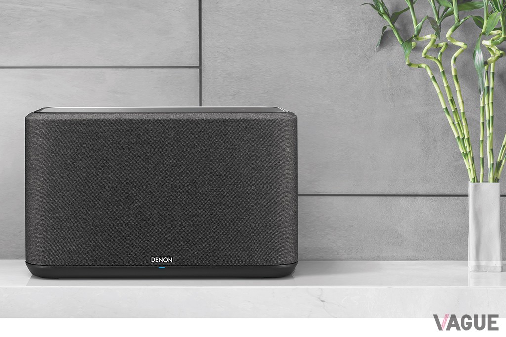 BluetoothやAirPlay 2で多彩な機器と気軽につなげられる上、デノン製の機器との連携でさらなる高音質化にも貢献する「Denon Home 350」