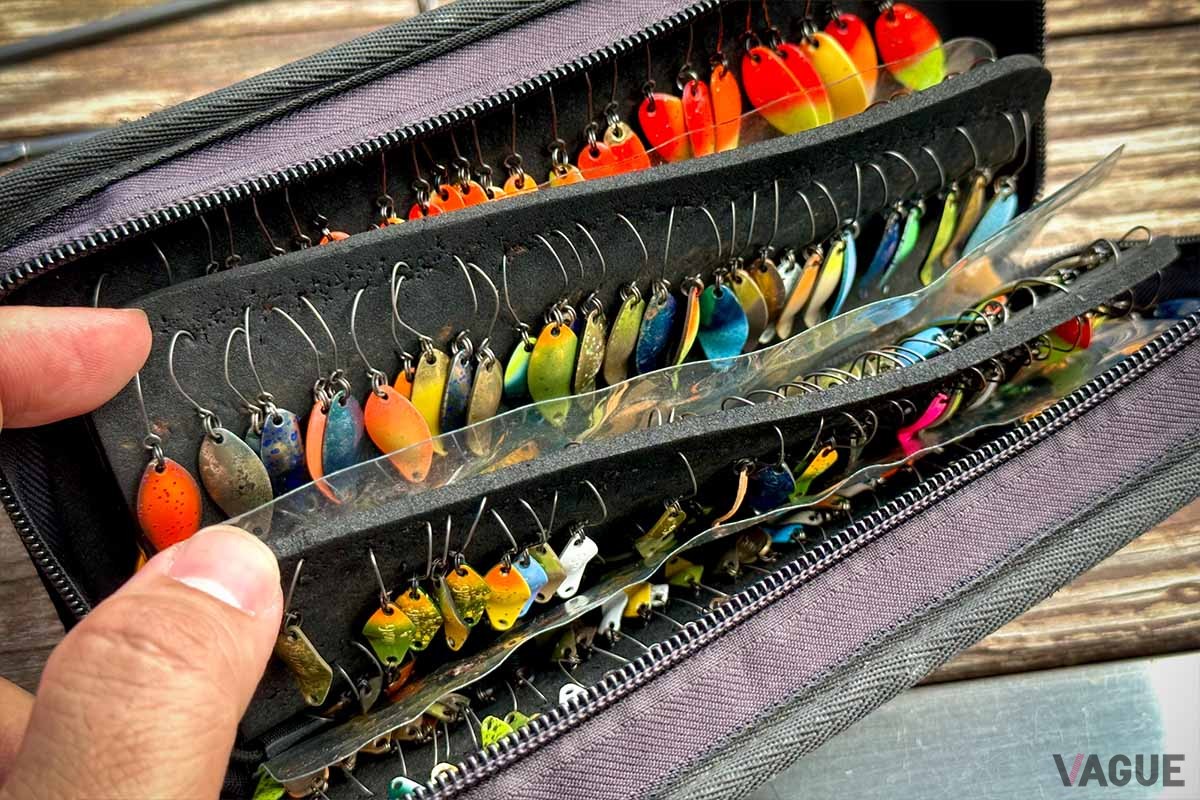 中林さんのスプーンコレクション。重量やカラーが豊富なスプーンは専用のウオレットに収納すると便利