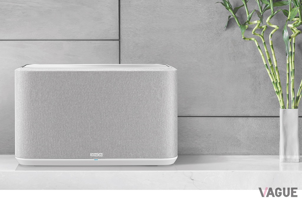BluetoothやAirPlay 2で多彩な機器と気軽につなげられる上、デノン製の機器との連携でさらなる高音質化にも貢献する「Denon Home 350」