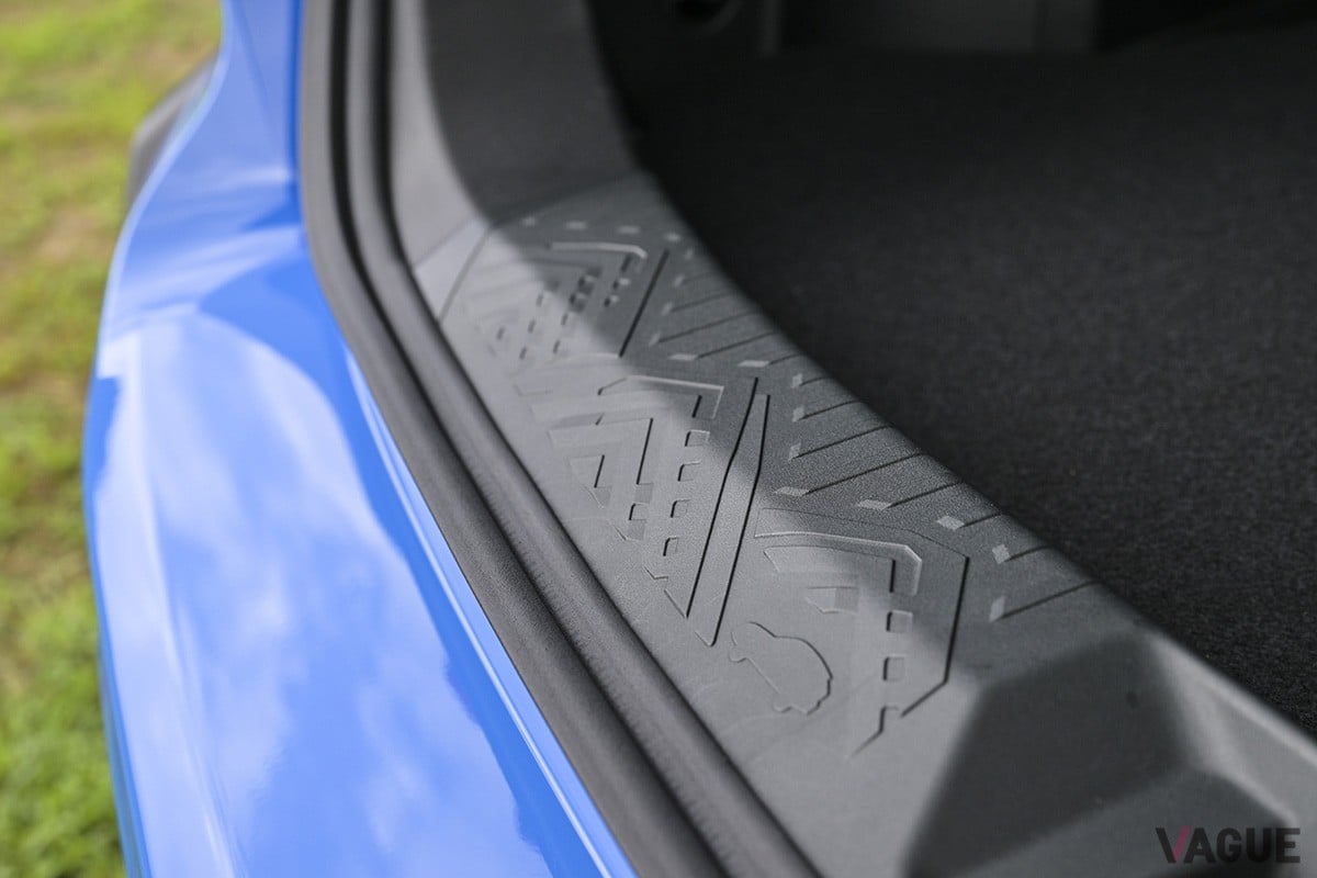 スバルの新しいクロスオーバーSUV「クロストレック」は、スペックよりも「ドライバーがどう感じるか」を重視して開発。静かで運転しやすく疲れにくい走り味を実現した