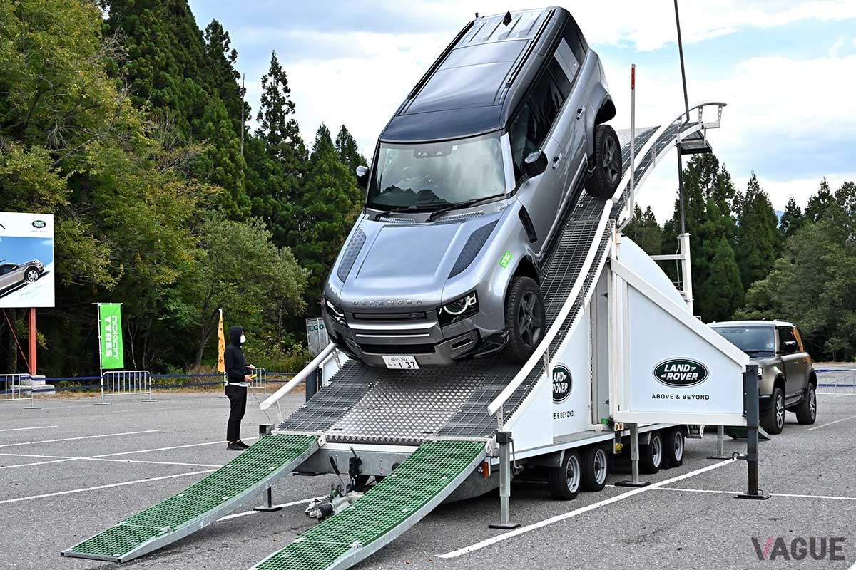 ランドローバーファンはもちろんのこと、日本でも人気のディフェンダーに乗ってみたいと思っていた人が多数来場した「ディフェンダーデイ2022」