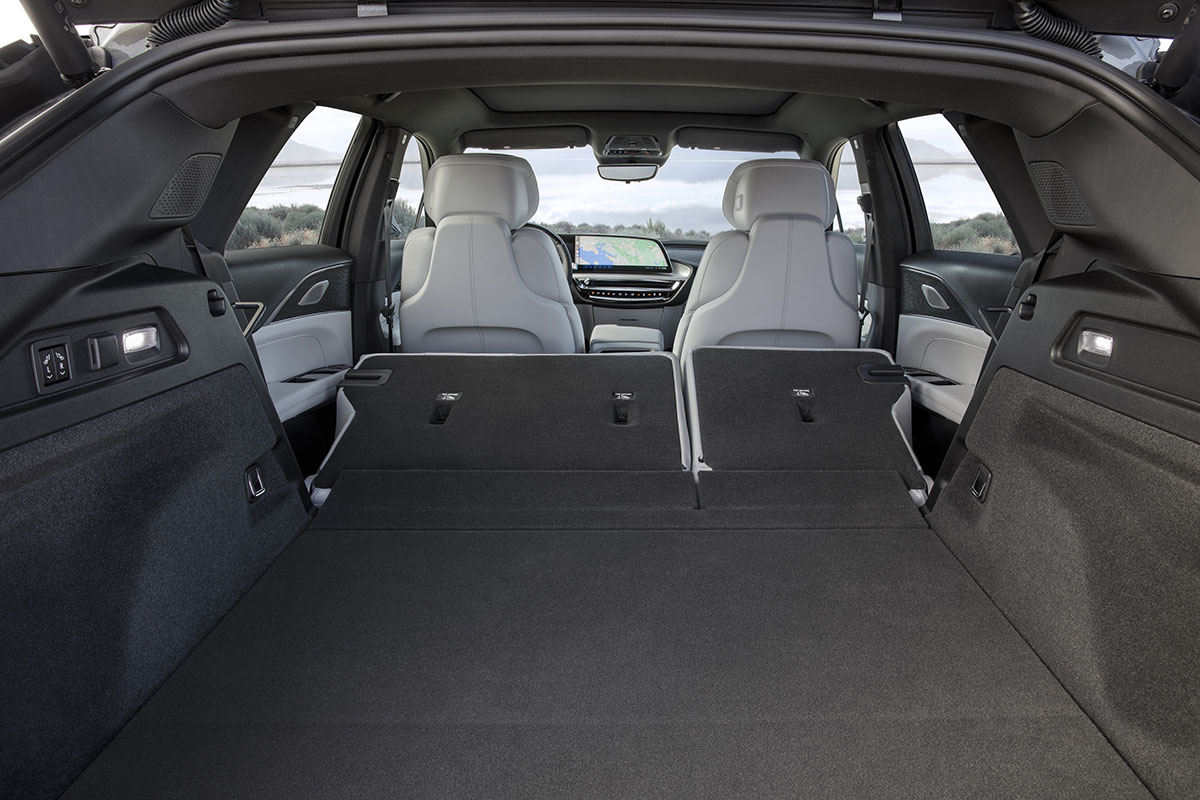 優れたユーティリティも見逃せないキャデラック「リリック」のラゲッジスペース