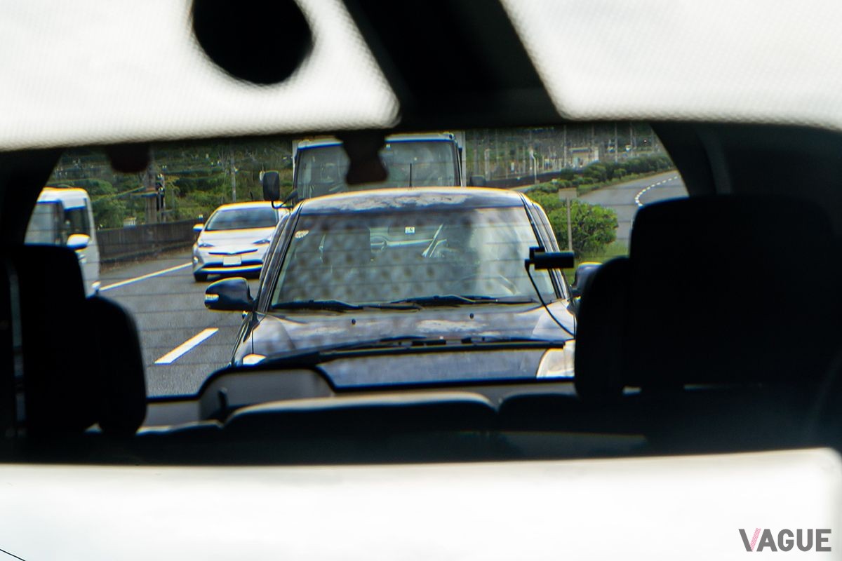 高速道路を走行していると知らずに車間距離が縮まっているため、注意して運転したい