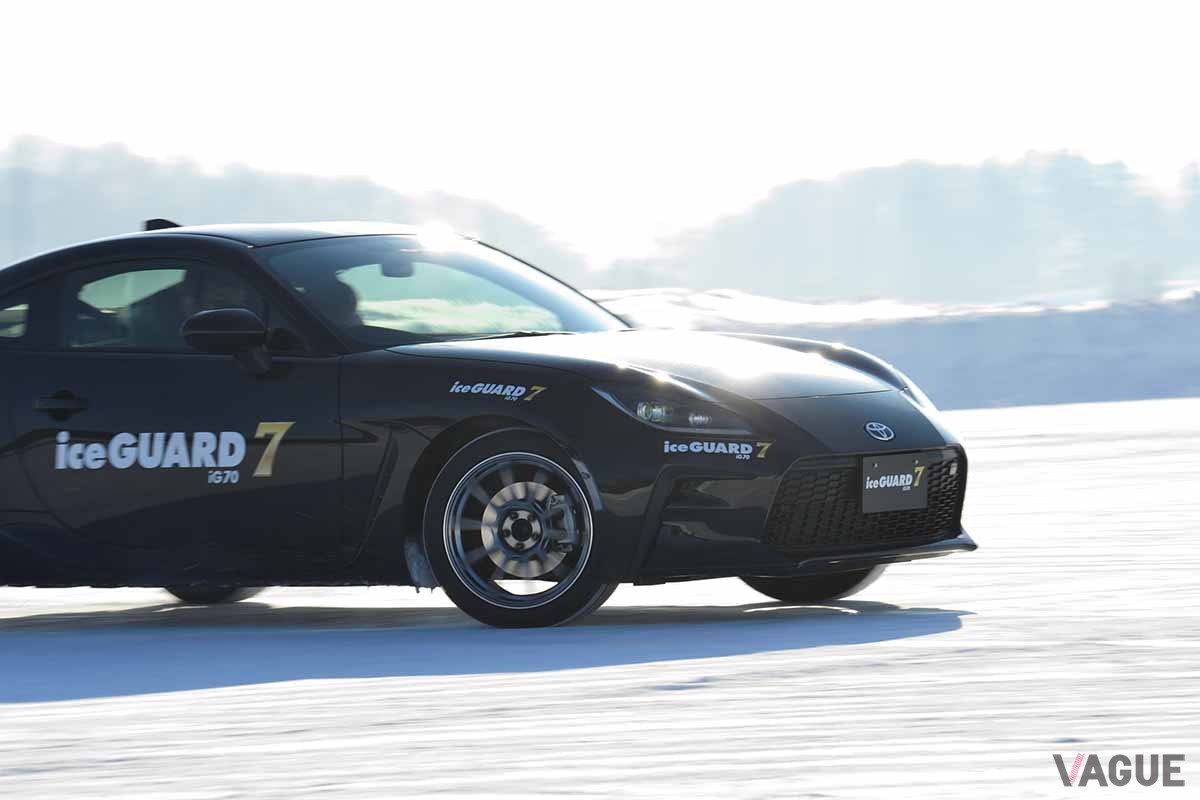 ヨコハマの最新スタッドレス「アイスガード7」を装着したトヨタ「スープラ」で走行