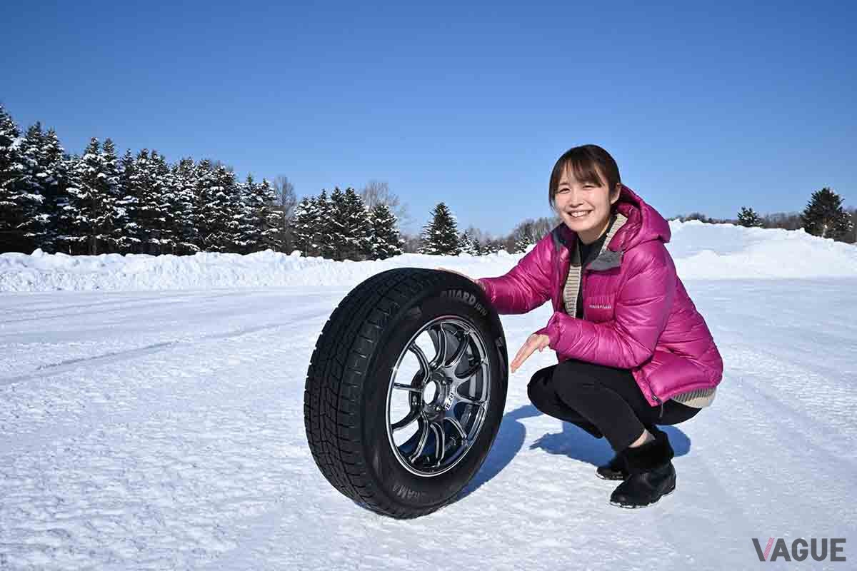 筆者のモータージャーナリスト、伊藤梓さん