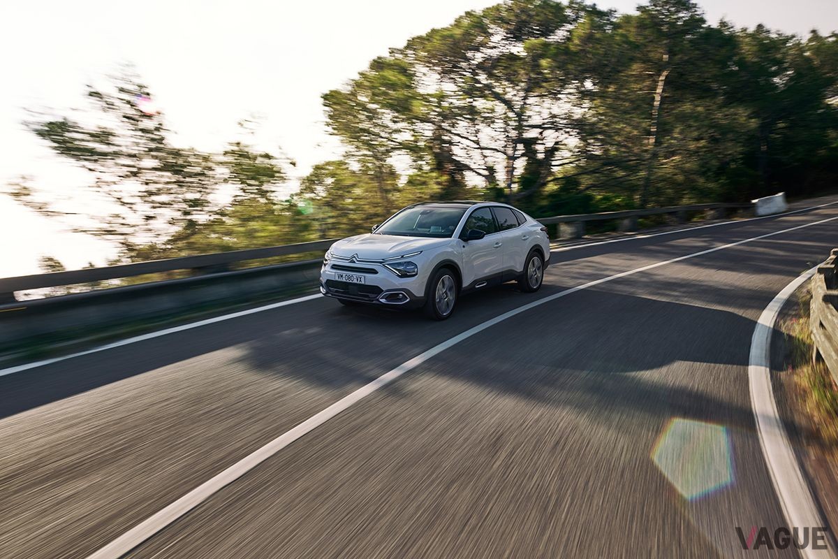 欧州で受注が開始されたシトロエンの新型クーペSUV「C4 X」