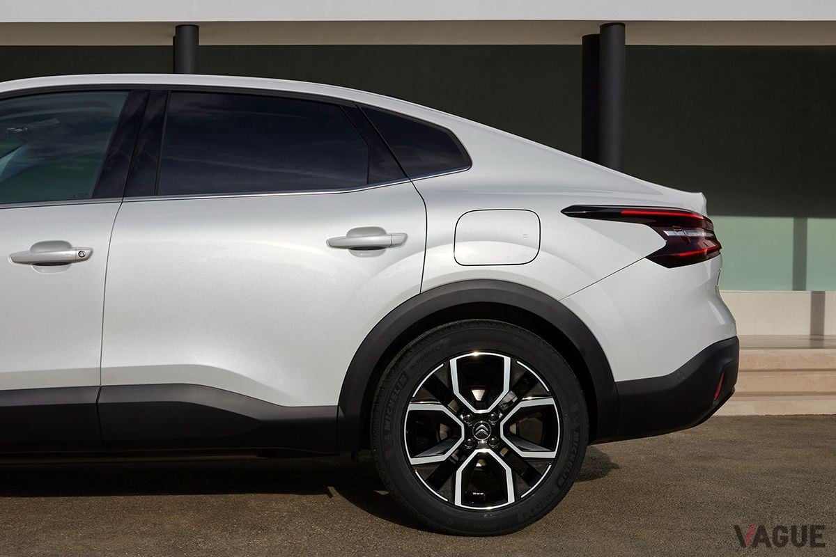 欧州で受注が開始されたシトロエンの新型クーペSUV「C4 X」