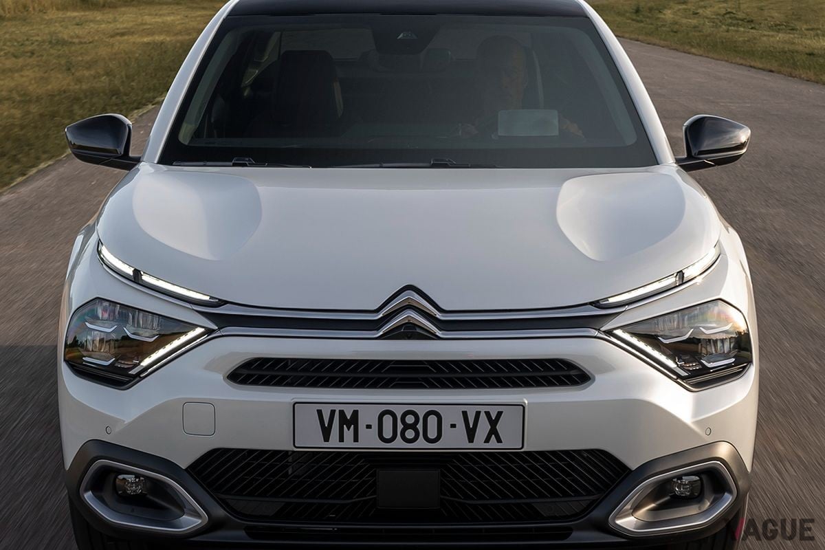 欧州で受注が開始されたシトロエンの新型クーペSUV「C4 X」
