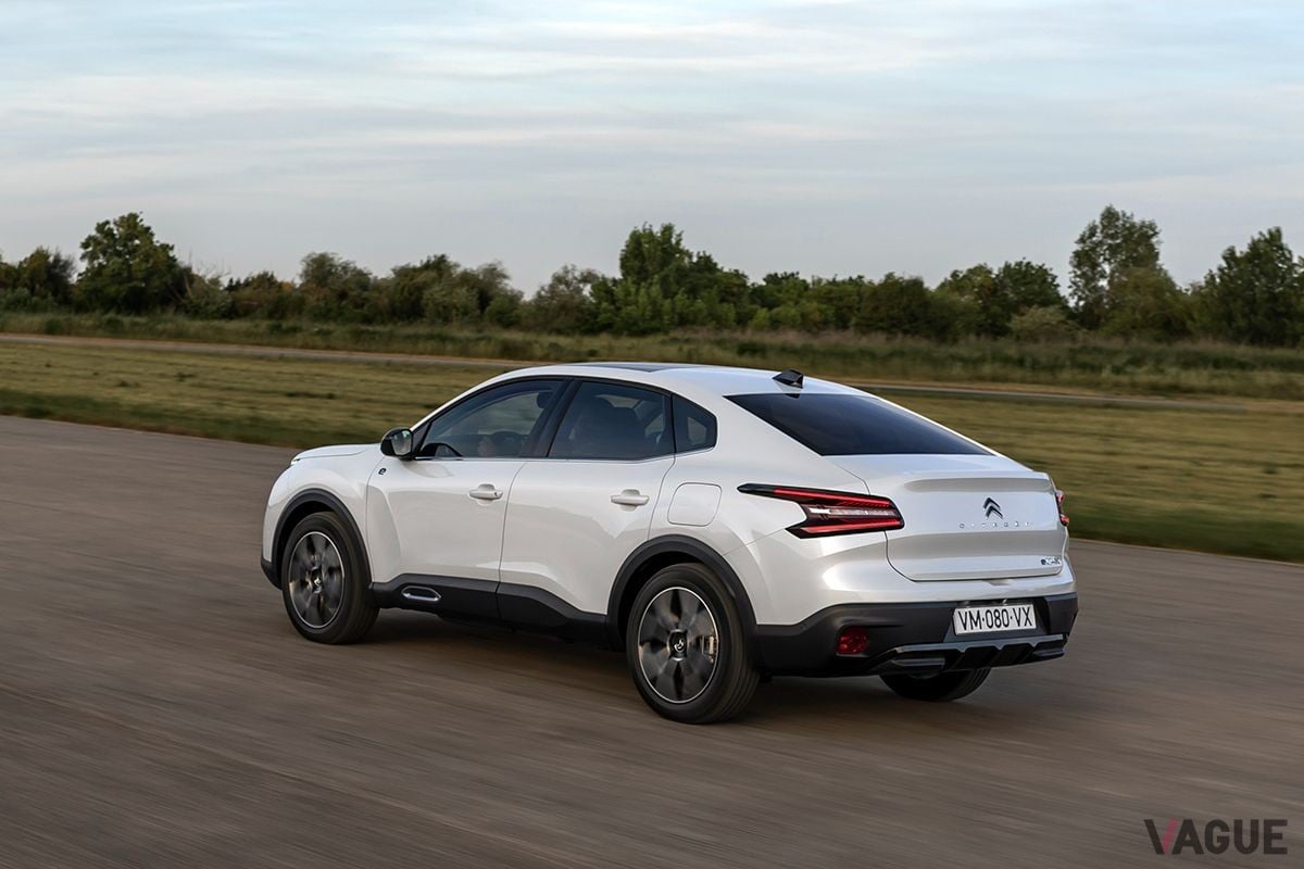 欧州で受注が開始されたシトロエンの新型クーペSUV「C4 X」