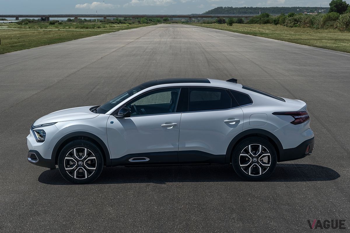 欧州で受注が開始されたシトロエンの新型クーペSUV「C4 X」