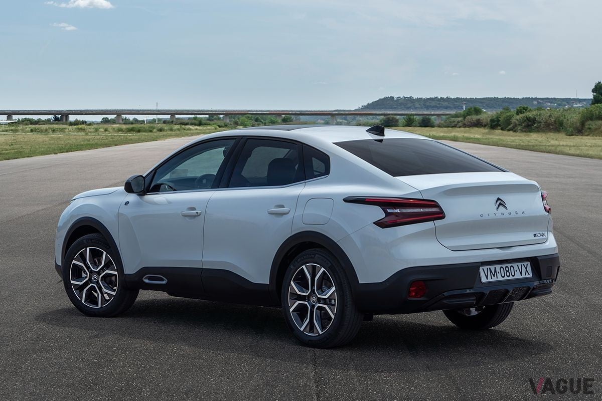 欧州で受注が開始されたシトロエンの新型クーペSUV「C4 X」