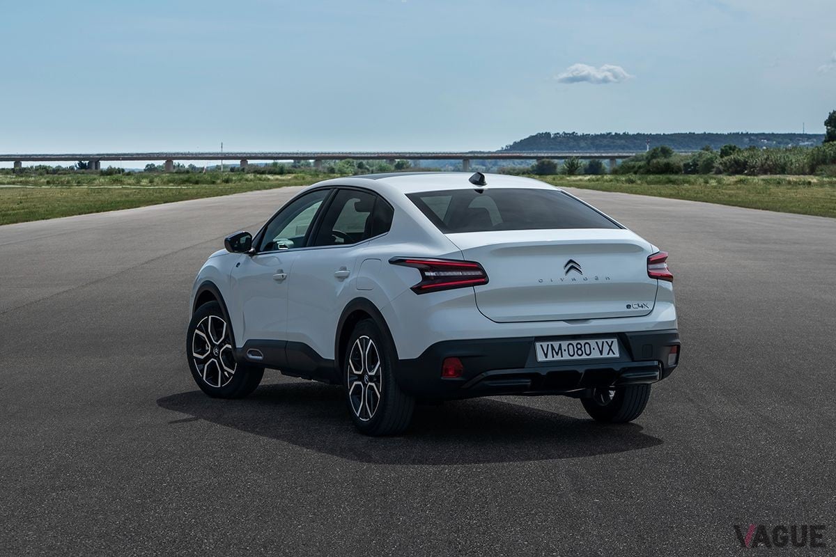 欧州で受注が開始されたシトロエンの新型クーペSUV「C4 X」