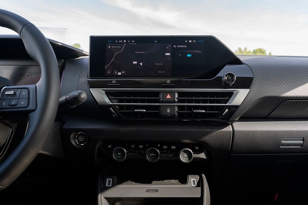 欧州で受注が開始されたシトロエンの新型クーペSUV「C4 X」のインテリア