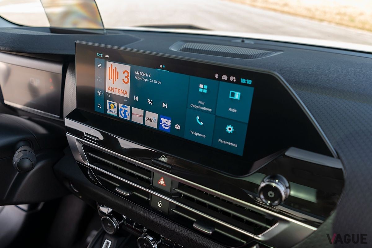 欧州で受注が開始されたシトロエンの新型クーペSUV「C4 X」のインテリア