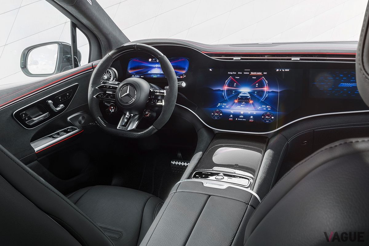 世界初公開されたメルセデスAMG「EQE SUV」のインテリア