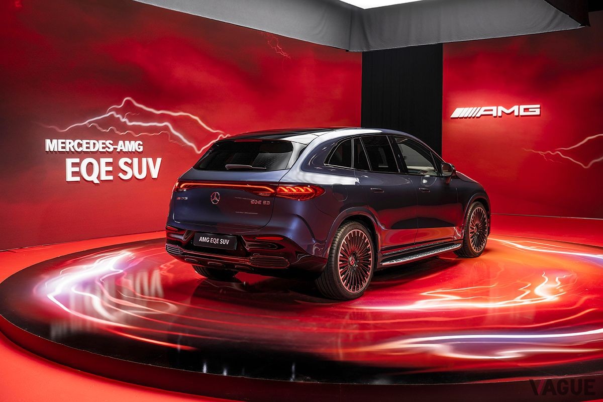 世界初公開されたメルセデスAMG「EQE SUV」