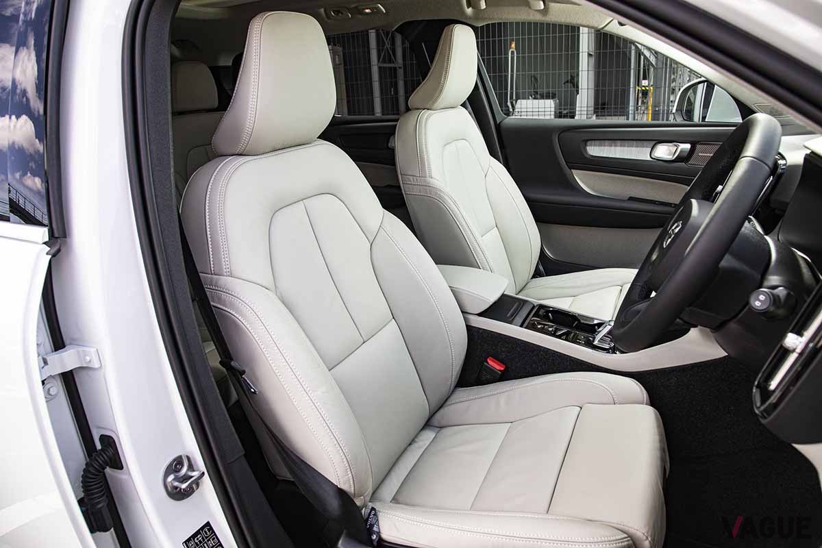 ボルボ「XC40 B4AWD」2023年モデルの前席