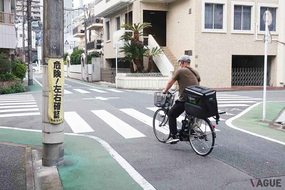 最近は自転車での配達が増えている