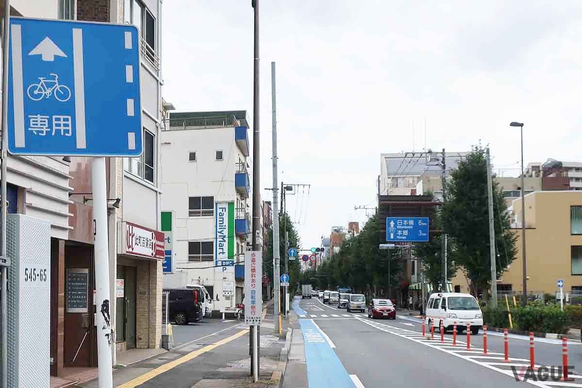車道にある自転車専用帯