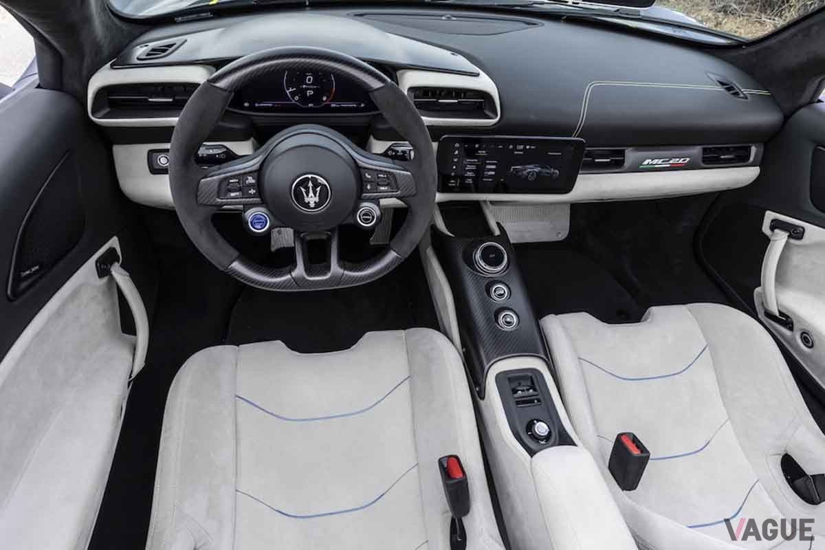 マセラティ新型「MC20チェロ」のインパネ