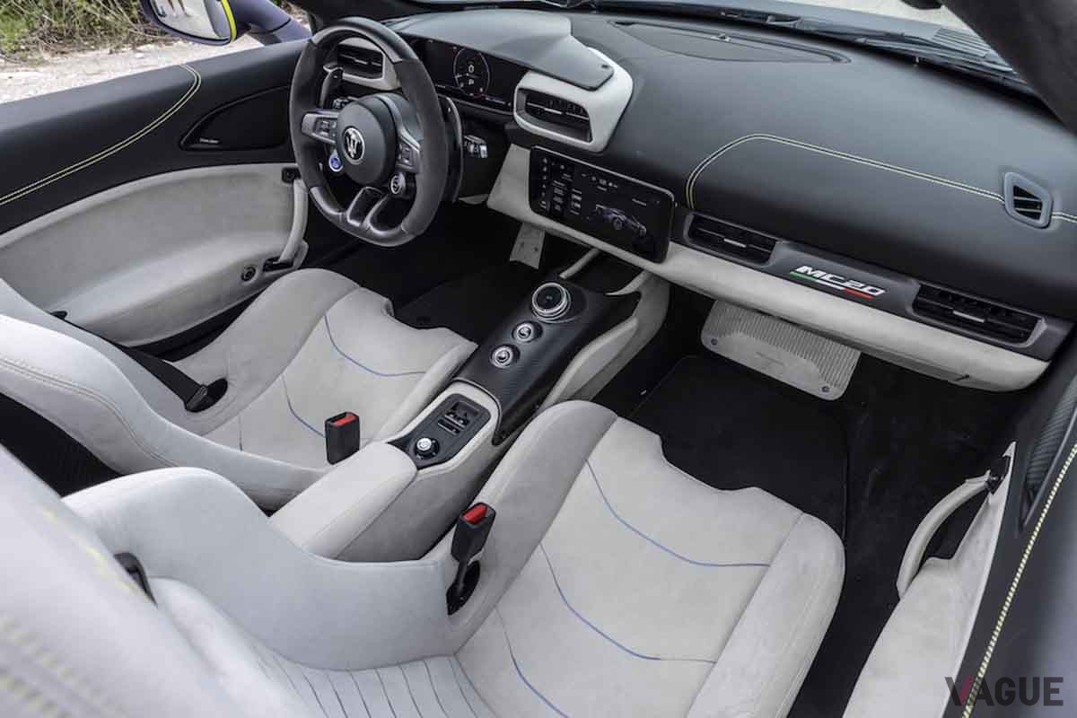 マセラティ新型「MC20チェロ」のインテリア