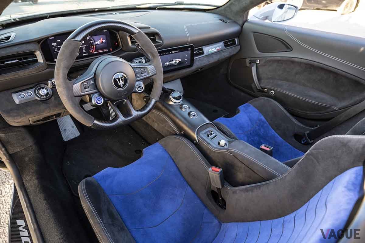マセラティ新型「MC20チェロ」のインパネ