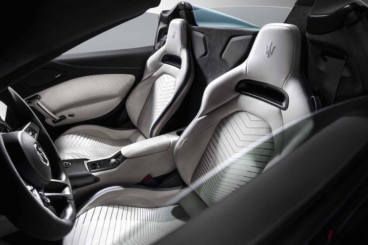 マセラティ新型「MC20チェロ」のシート