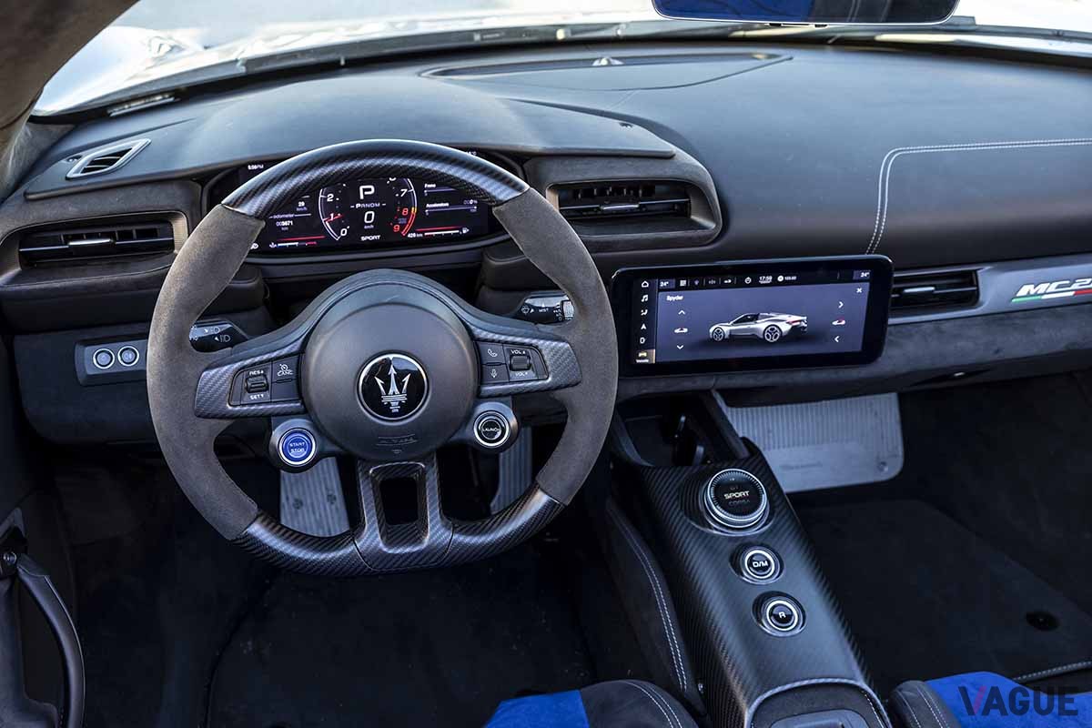 マセラティ新型「MC20チェロ」のインパネ