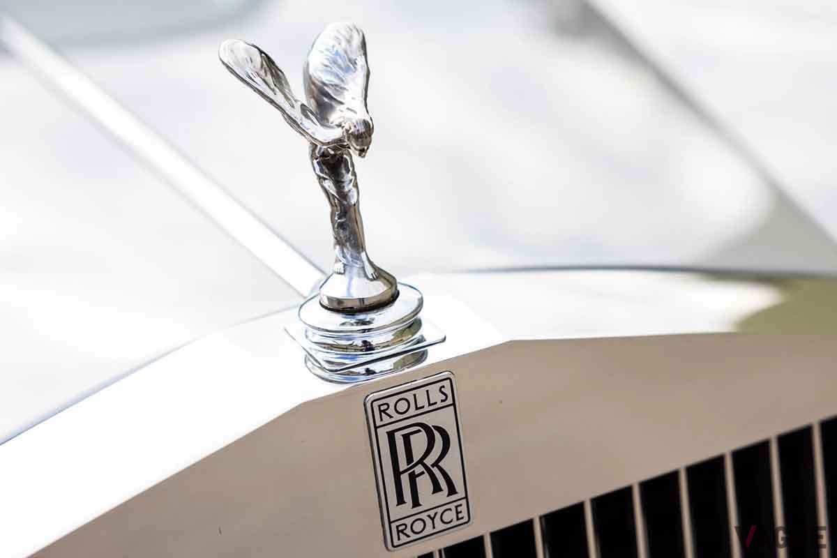 クイーンのボーカル、故フレディ・マーキュリーの愛車だった1974年製ロールス・ロイス「シルバー・シャドー」のエンブレム
